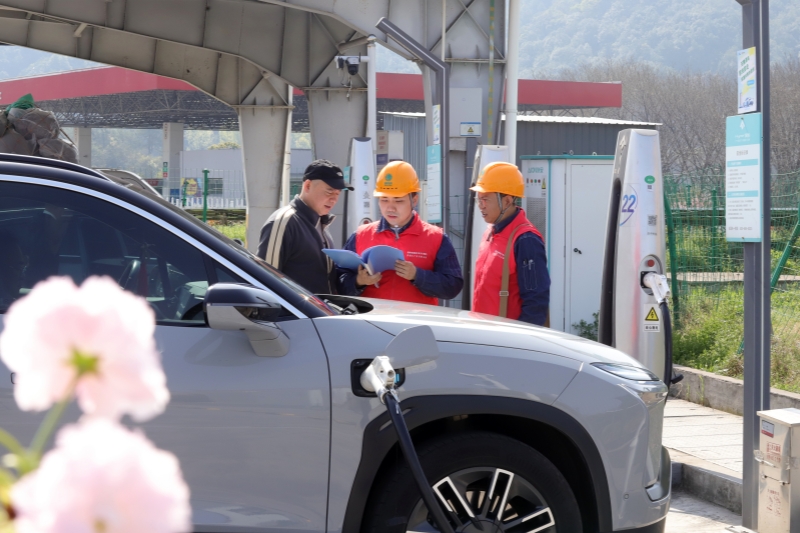 节日我在岗｜便捷充电助力绿色出行